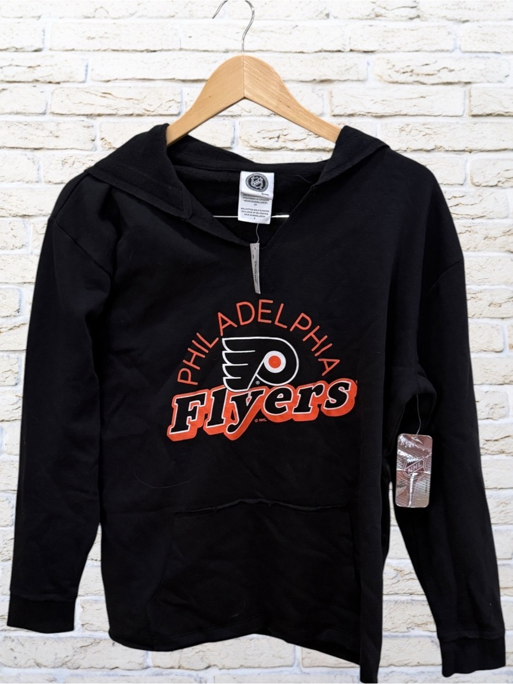 NWT Philadelphia Flyers Black Hooded Pullover Size Small
